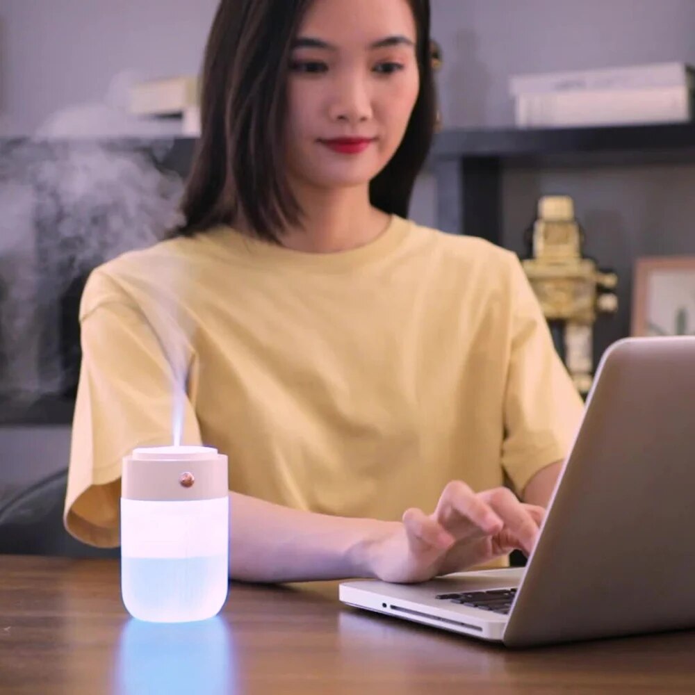 Umidificador Difusor Óleo Essencial Perfume para Quartos, Umidificador de Carros e Luz Noturna; 150 e 250 ml.